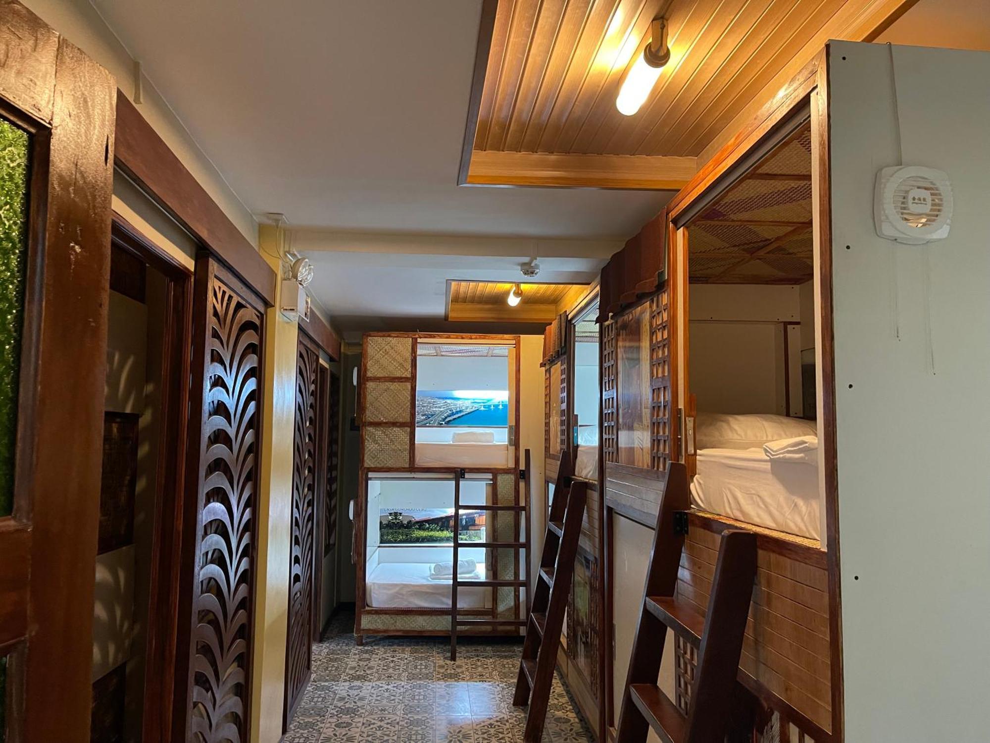 Balai Balai Capsule Hotel セブ市 エクステリア 写真